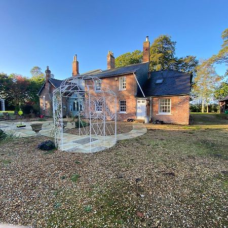 The Georgian Coach House:New Forest With Hot Tub Villa Fordingbridge Exterior photo