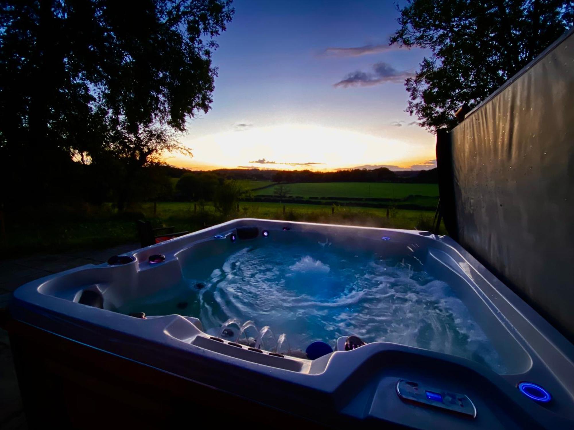 The Georgian Coach House:New Forest With Hot Tub Villa Fordingbridge Exterior photo